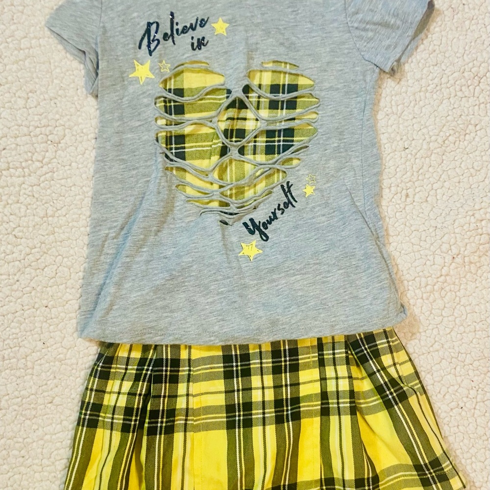 ☀️5/$10 Justice Gray T-Shirt with Yellow Plaid Accent